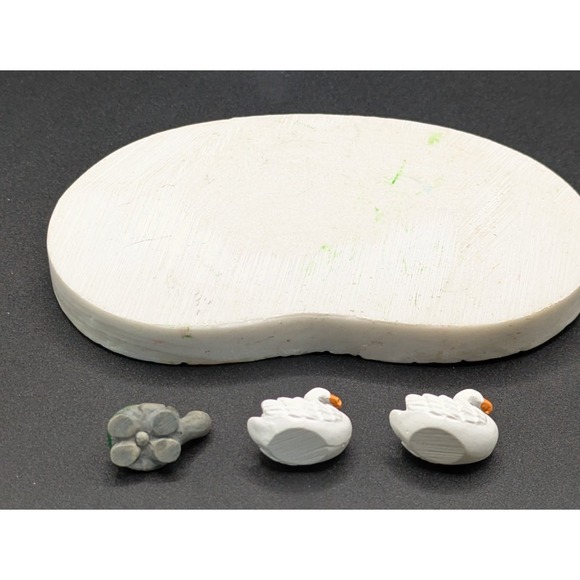 Miniature Resin Lily/Duck Pond Includes Two Swans One Turtle - Picture 3 of 8